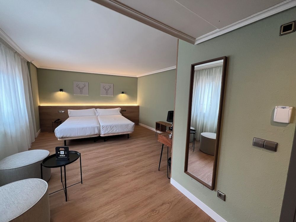 Yomo Imperial - Room - 2