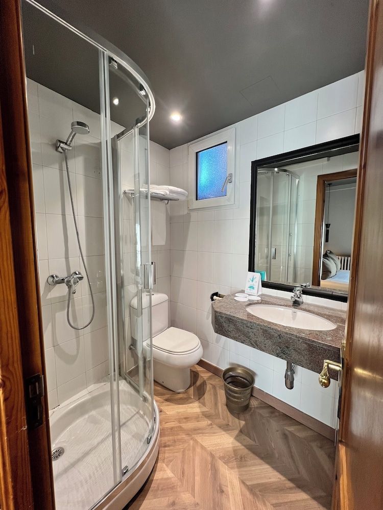 Hotel Yomo Petit Paris - Bathroom - 2