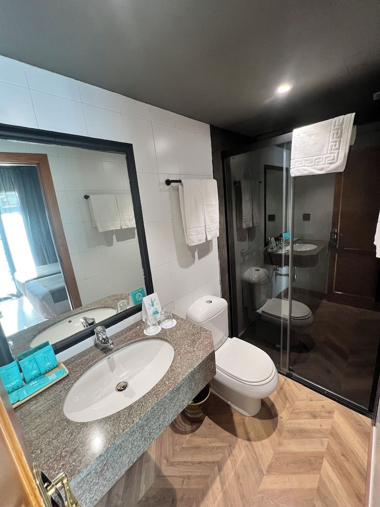 Hotel Yomo Petit Paris - Bathroom - 1