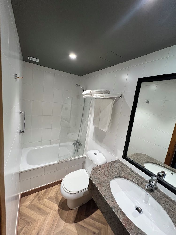 Hotel Yomo Petit Paris - Bathroom