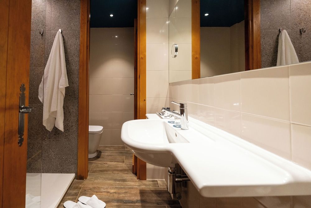 Ushuaia Mountain Hotel - Bathroom