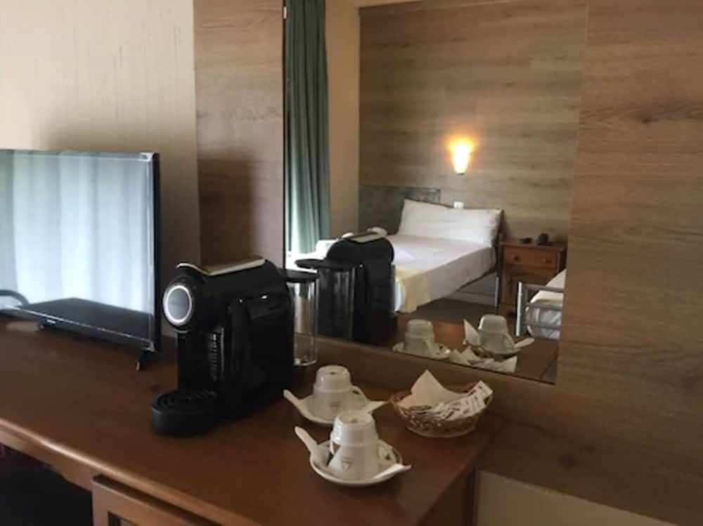 Erts Boutique Hotel - Coffee and/or coffee maker - 4