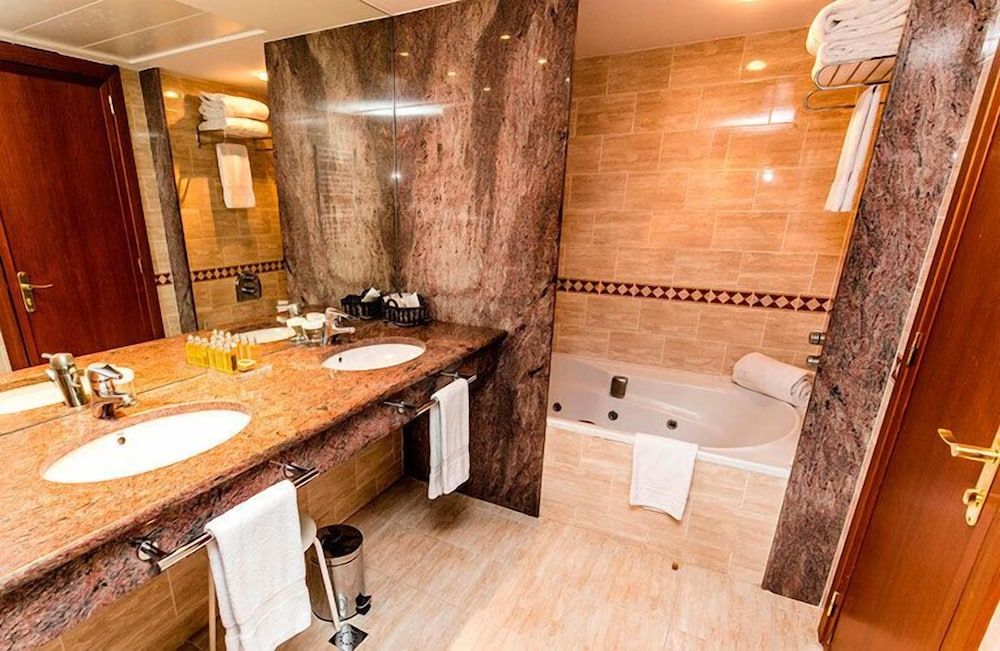 Sport Hotel Village - Bathroom - 3