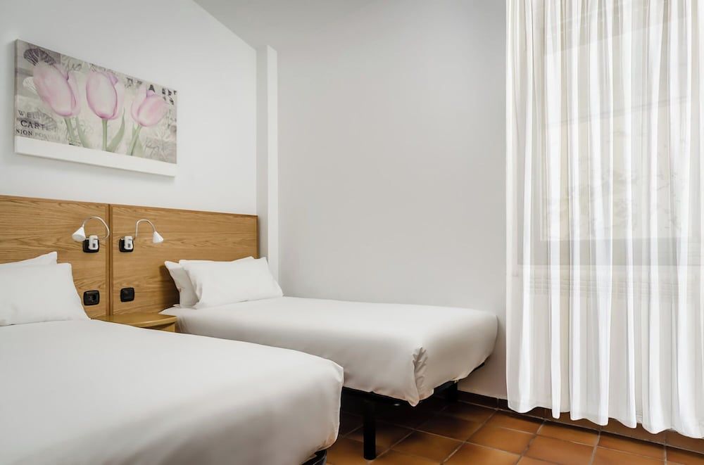 Apartamentos Prat de les Molleres - Room - 3