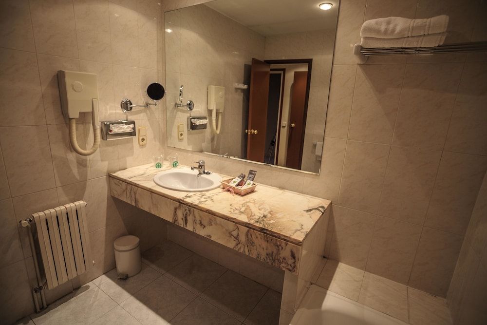 Hotel Roc del Castell - Bathroom sink - 4