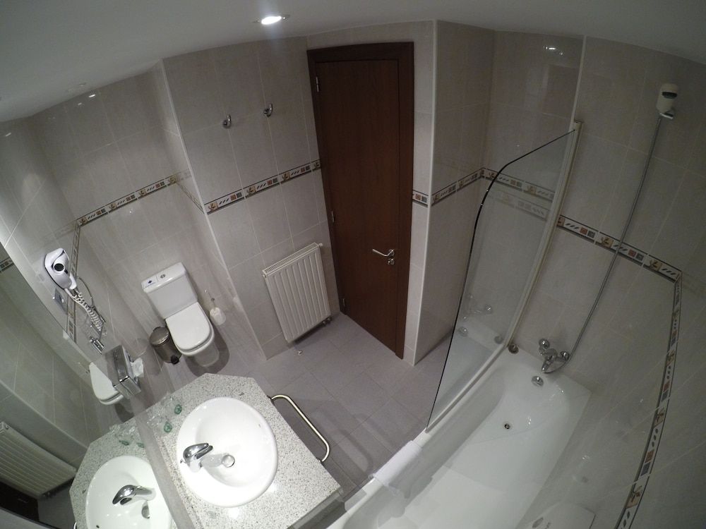 Apartamentos Turísticos Roc Del Castell - Bathroom - 3