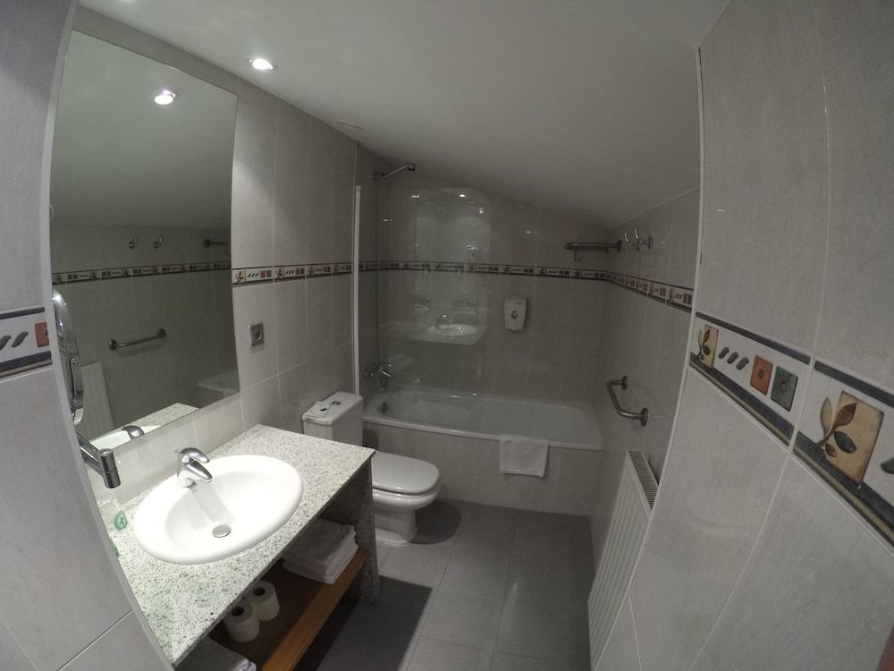 Apartamentos Turísticos Roc Del Castell - Bathroom - 1
