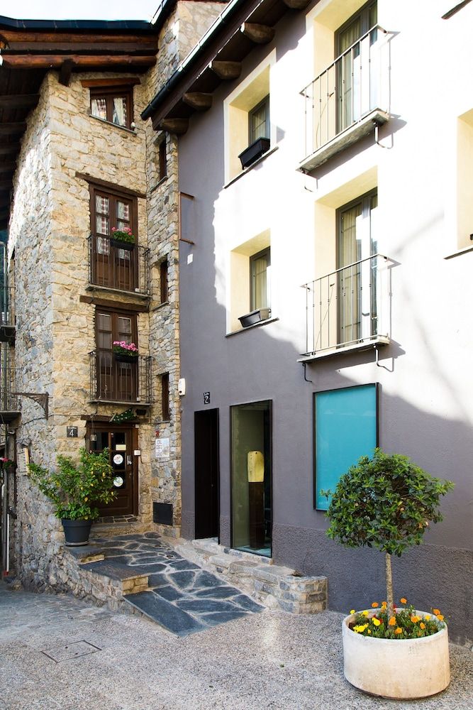 Hostal Cisco de Sans - Property entrance - 1