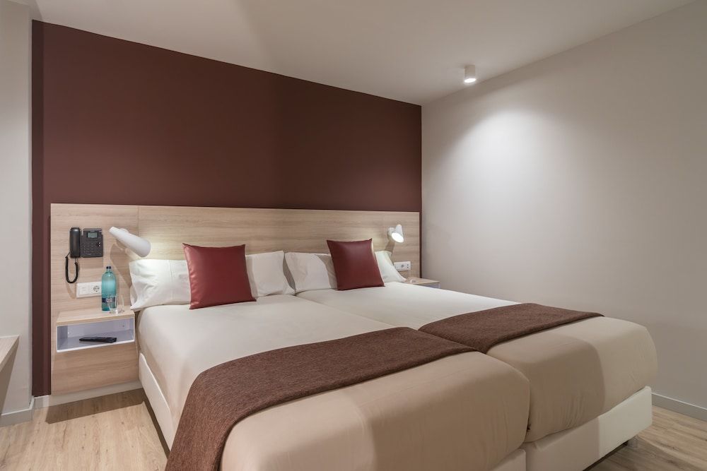 Hotel & Aparthotel Cosmos - Room - 2