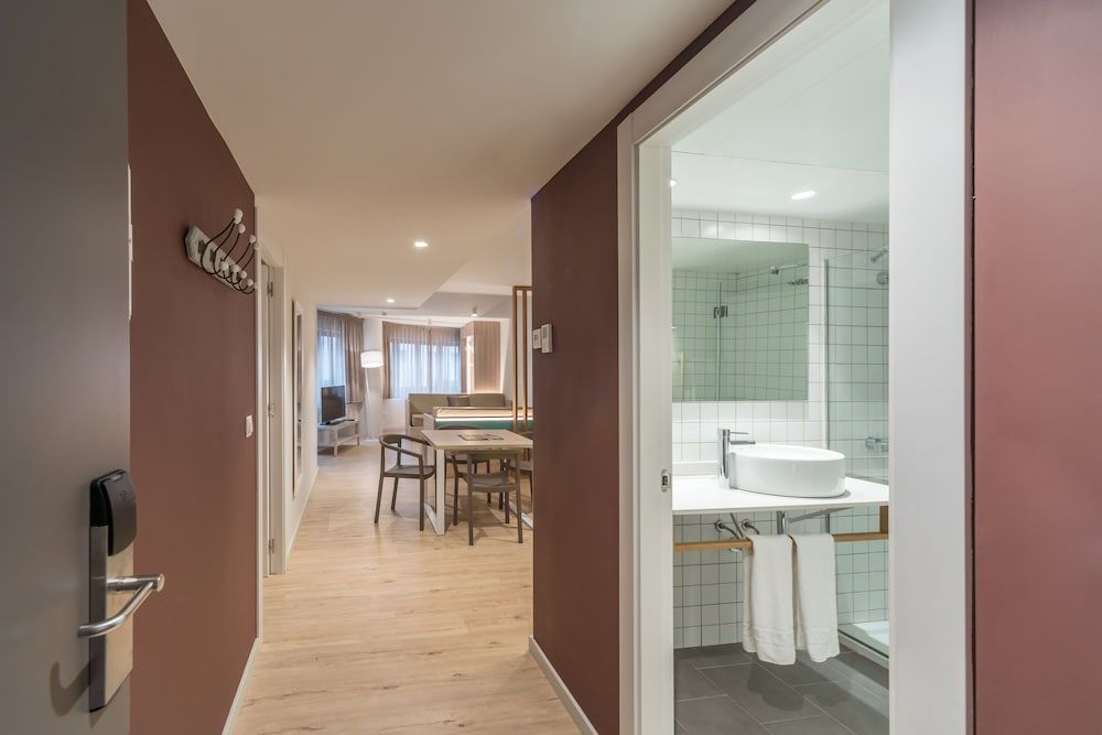 Hotel & Aparthotel Cosmos - Room - 1