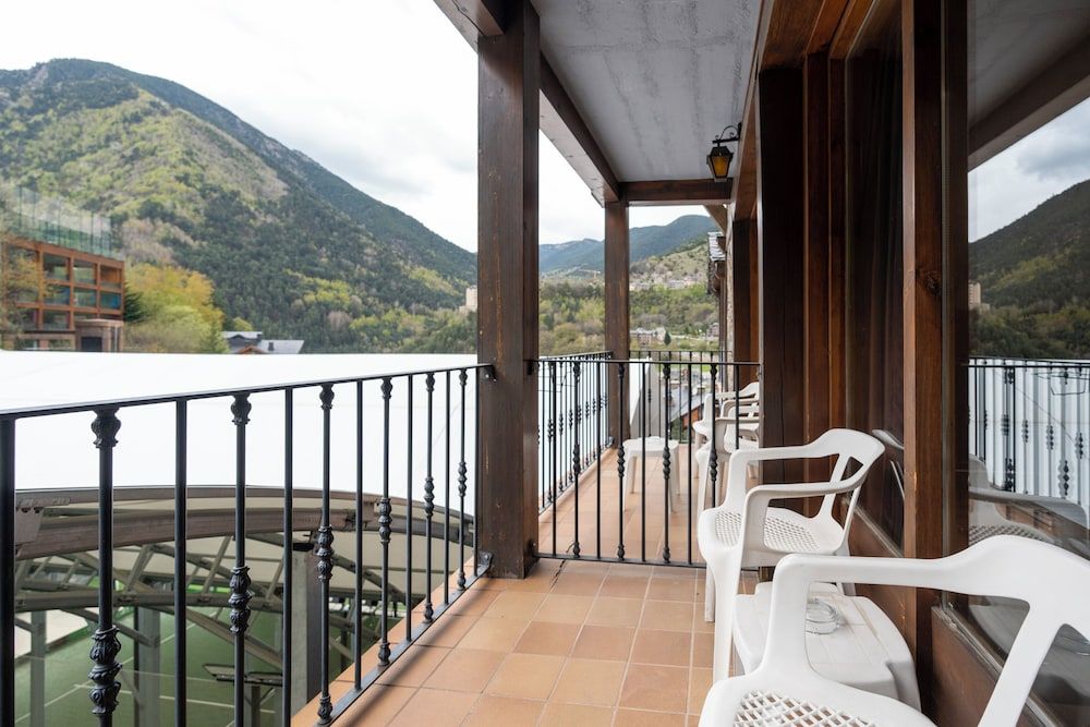 Aparthotel Anyóspark Mountain & Wellness Resort - Terrace/patio - 4