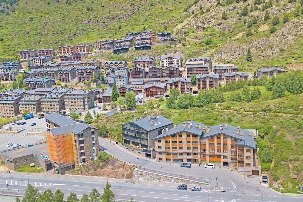Cycling & Hiking Apartment In Andorra - Exterior - 1