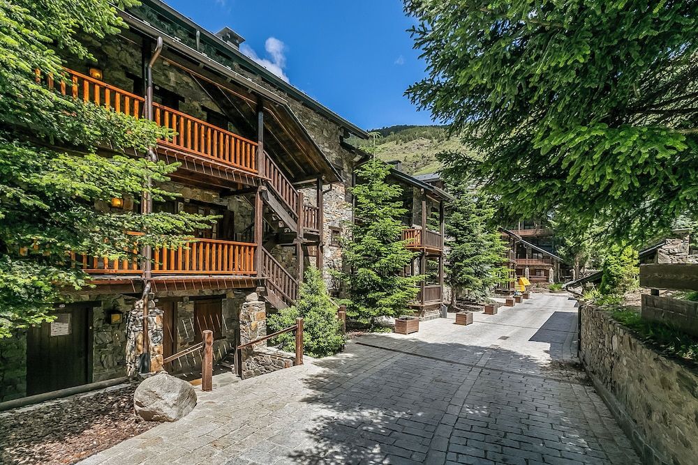 Cycling & Hiking Apartment In Andorra - Exterior - 2
