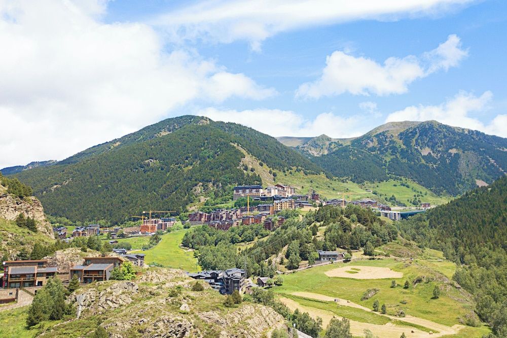 Cycling & Hiking Apartment In Andorra - Exterior - 3