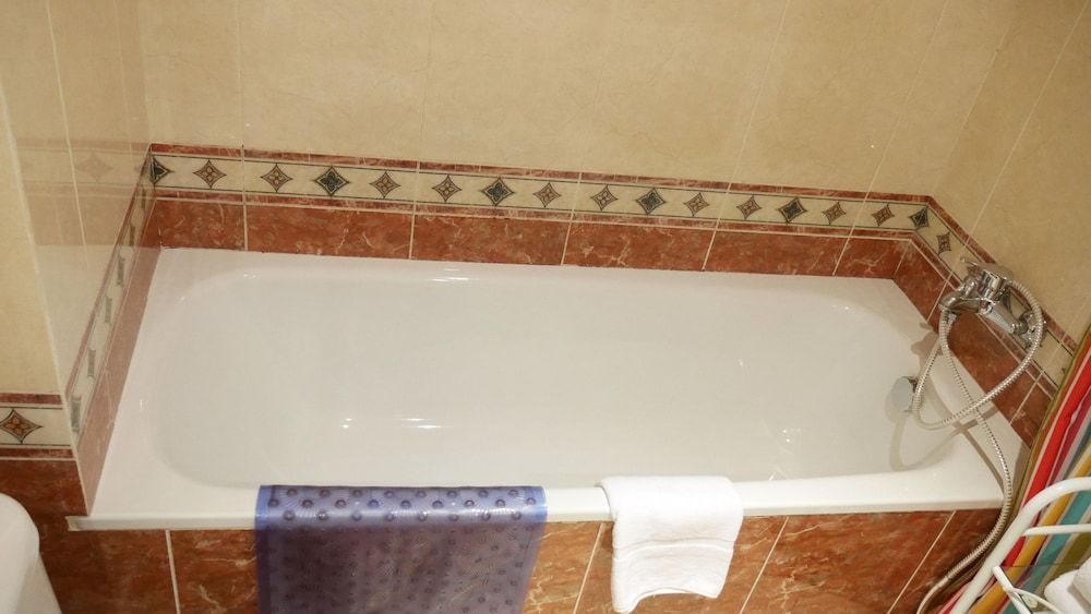 Vitivola Genciana 1r 1a - Deep soaking bathtub - 2