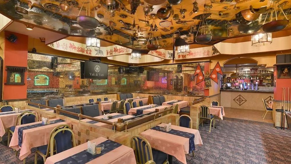 Grand Astoria Hotel - Restaurant - 2