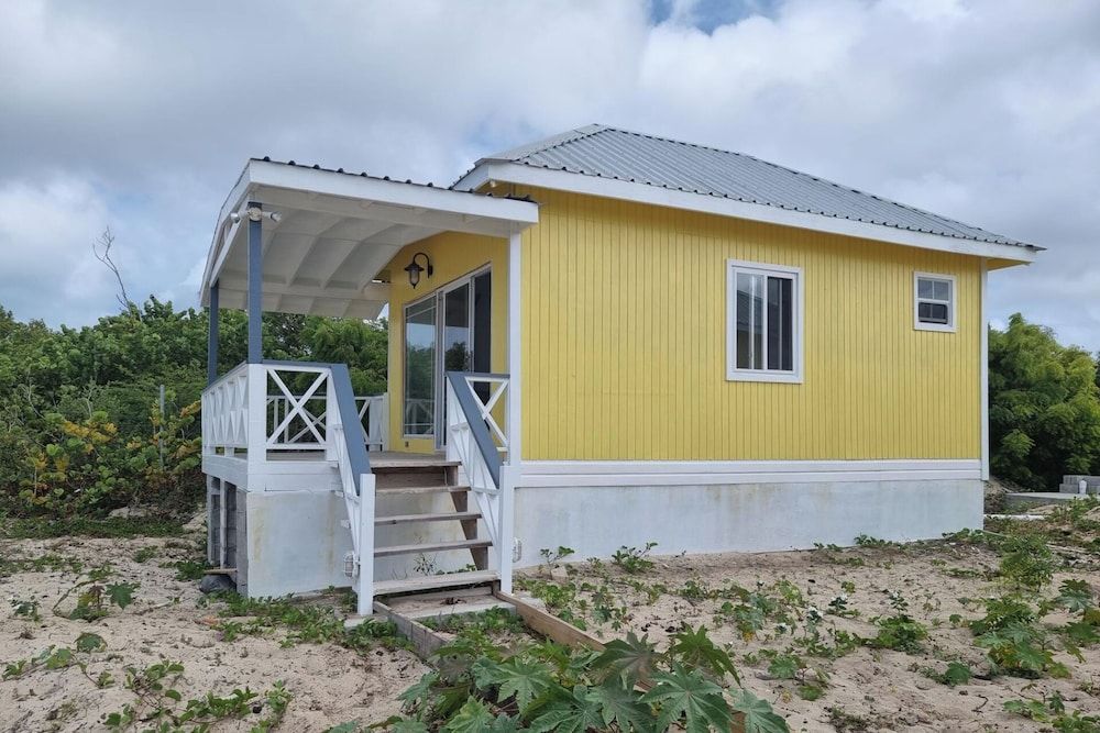 Captivating 1-bed Cottage in Codrington - Exterior - 3