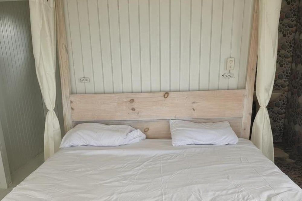 Comfortable 1-bed Cottage in Codrington Barbuda - Room - 4