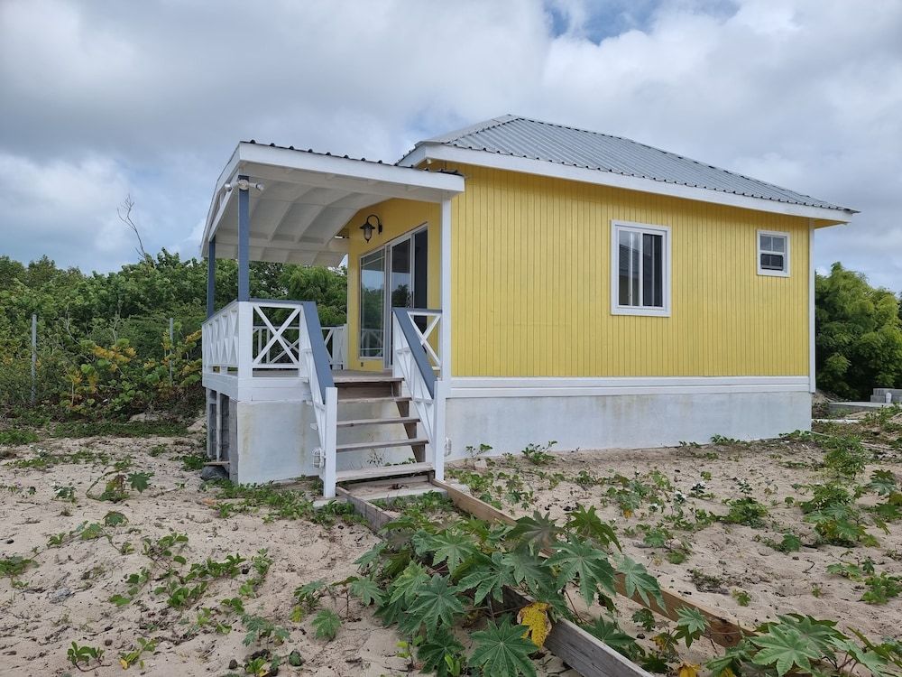 Harrys Cottages Cottage 5 Right on the Pink Sand - Exterior - 4
