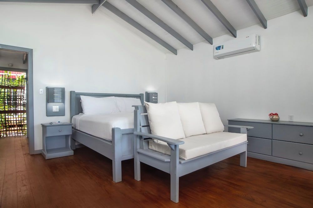 Conch Beach Cabins - Rumbus Beach - Room - 2