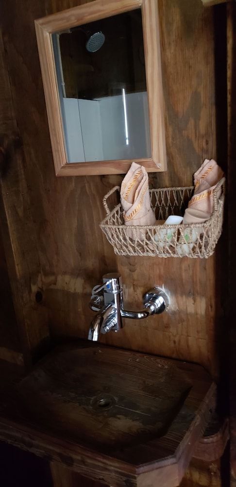 The Greenside Cottages - Bathroom sink - 4
