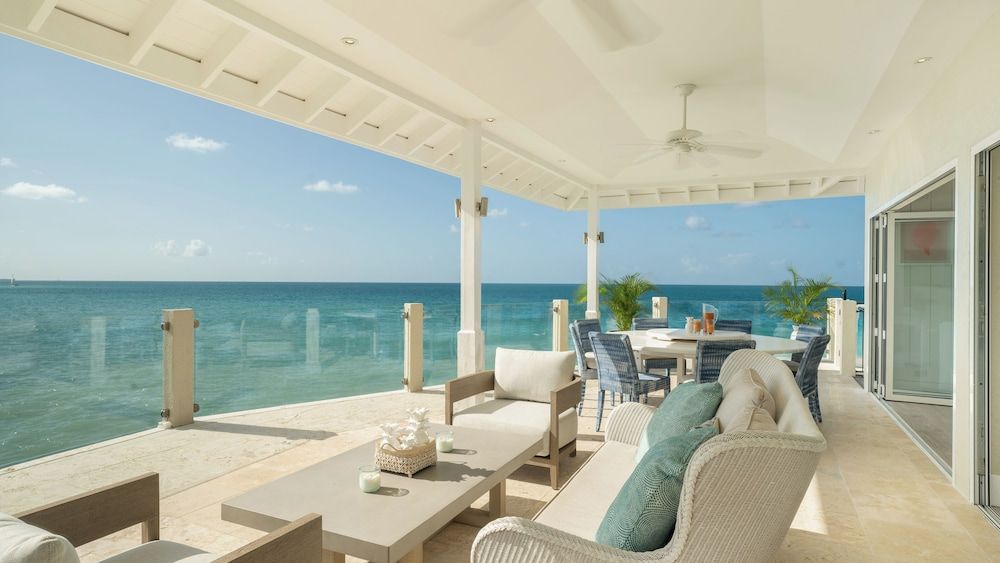 Blue Waters Resort & Spa - Terrace/patio - 1