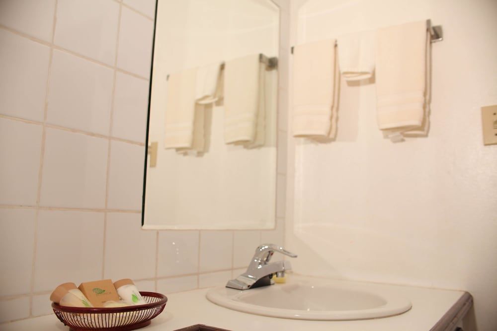 Heritage Hotel - Bathroom - 3