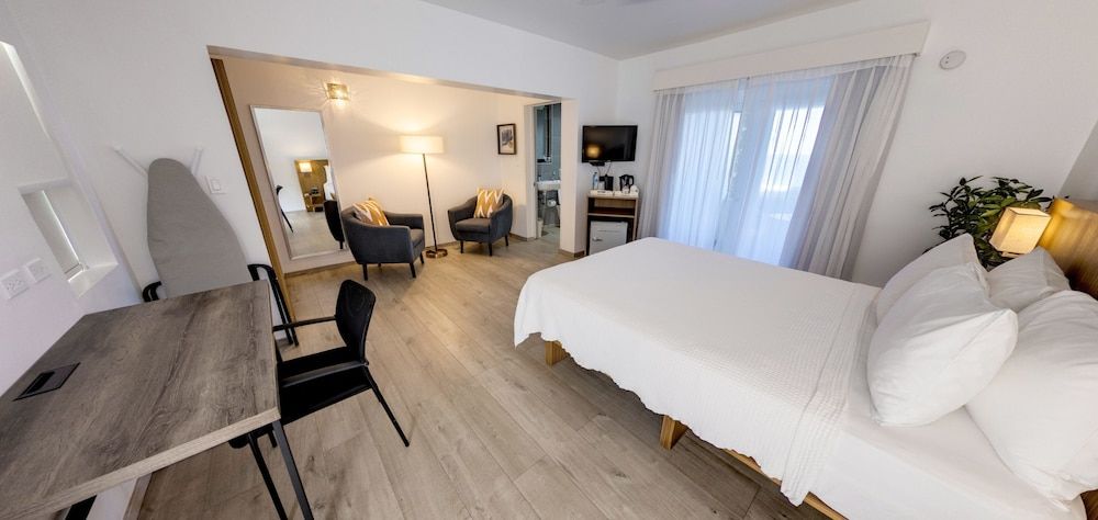 Trade Winds Hotel - Room - 4