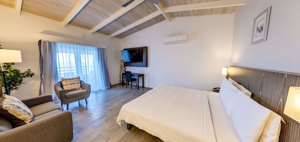 Trade Winds Hotel - Room - 2