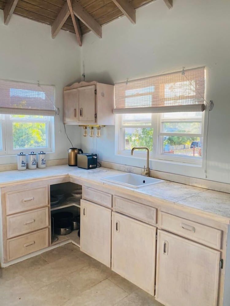Modern 3bed House in the Heart of Swetes Village - Private kitchen - 4