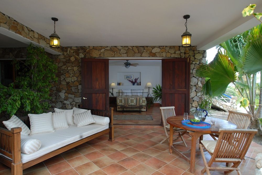 The Carib House 5 Bedrooms And Pool Close To Beach - Room - 3