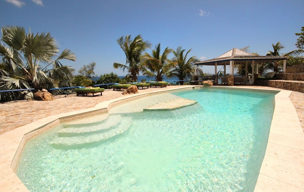 The Carib House 5 Bedrooms And Pool Close To Beach - Exterior - 1