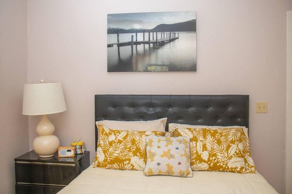 Gorgeous 2-bed Apt, Sleeps 3 in St Johns - Room - 2