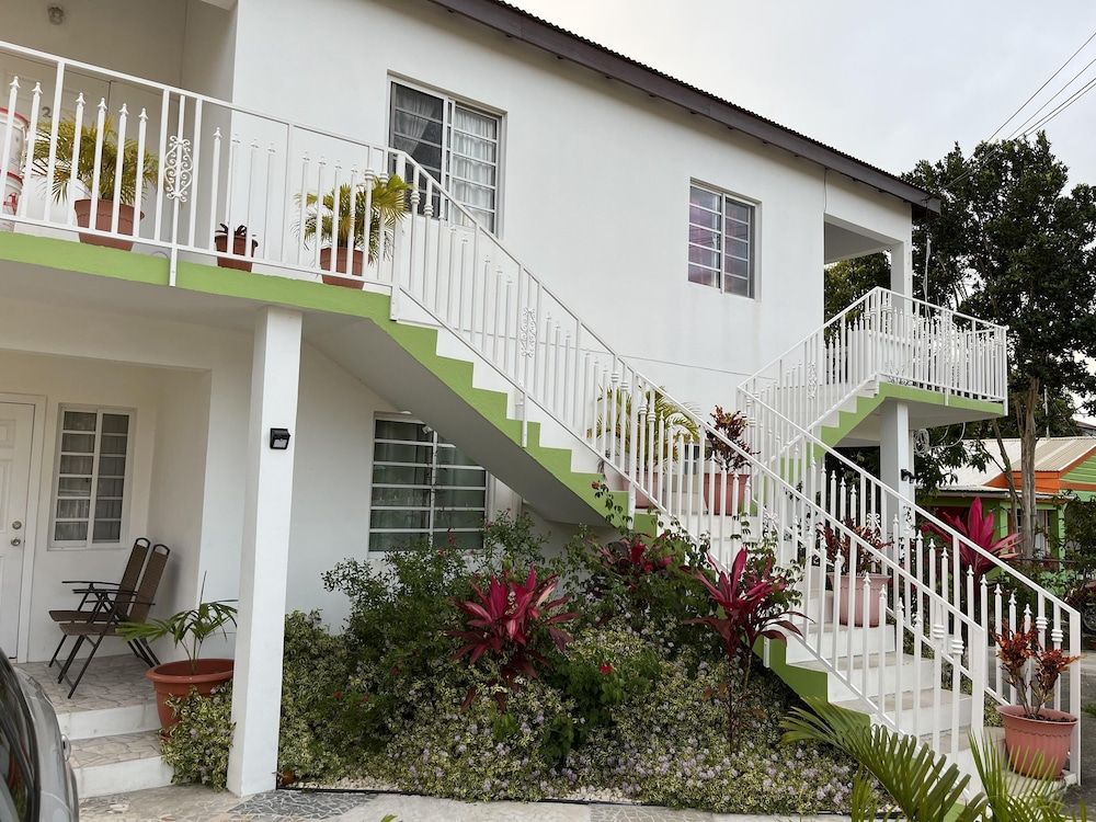 Apt 2 Stylish 2 bed Cosy and Comfortable - Exterior