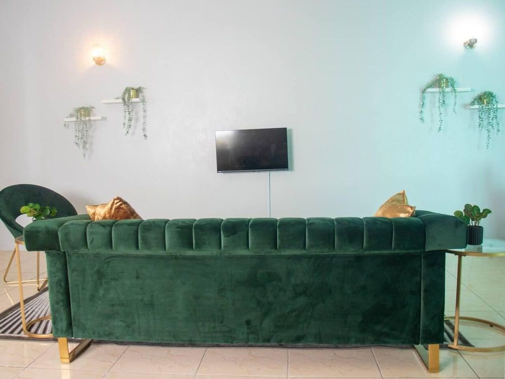 Apt 2 Stylish 2 bed Cosy and Comfortable - Interior - 1