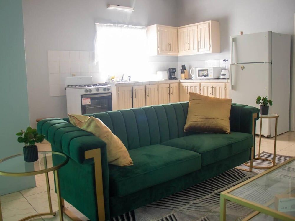 Apt 2 Stylish 2 bed Cosy and Comfortable - Interior - 3