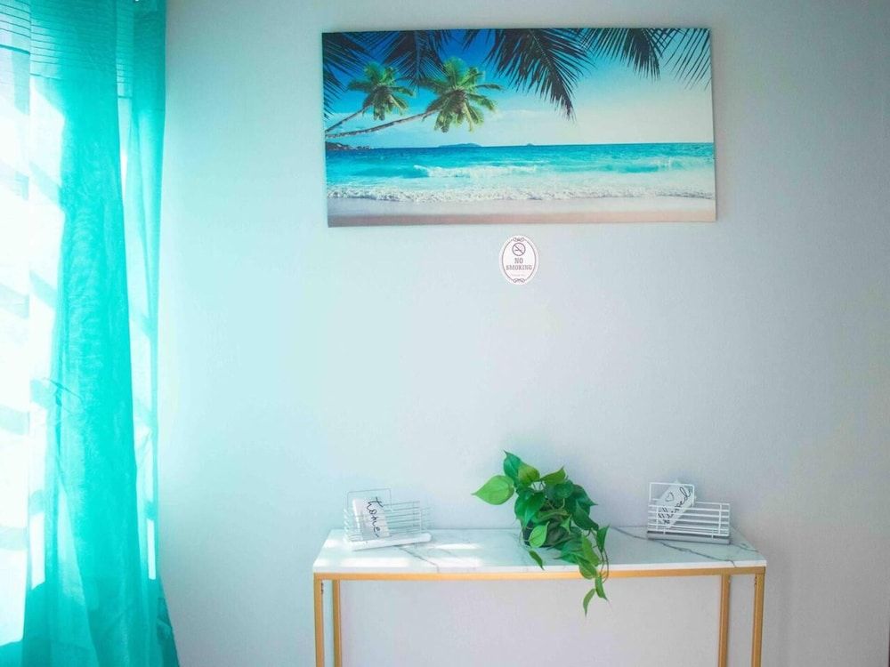Apt 2 Stylish 2 bed Cosy and Comfortable - Interior - 4