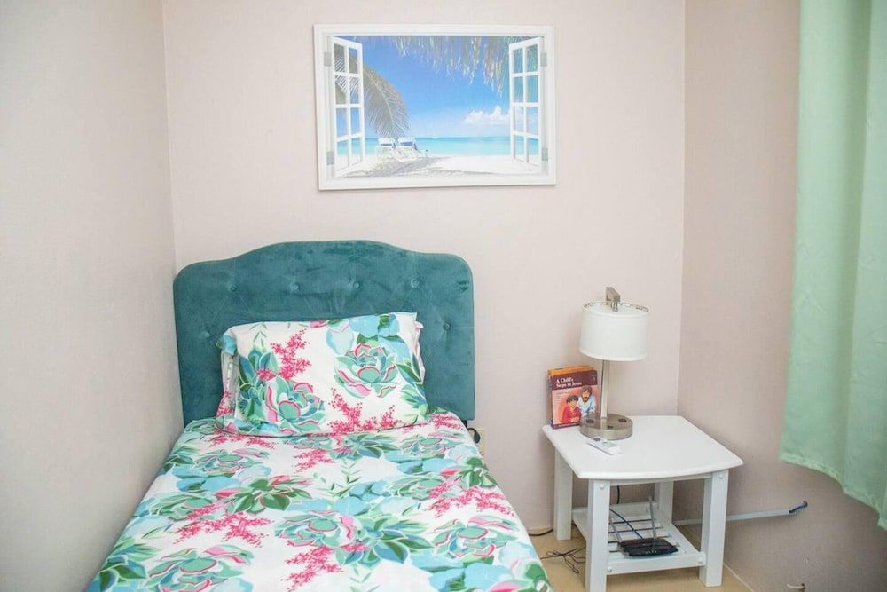 Lovely 2 Bedroom Apt 4 Warm, Cosy, Comfortable - Room - 3