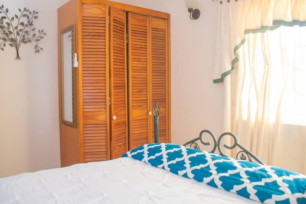 Lovely 2 Bedroom Apt 4 Warm, Cosy, Comfortable - Room - 4