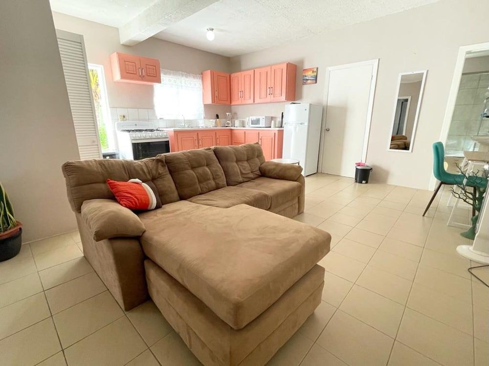 Amazing 2 Bedroom apt 1 Warm, Cosy, Comfortable - Interior - 4