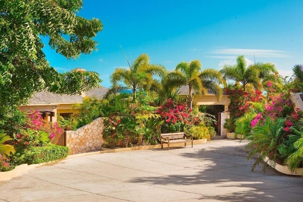 Villa Bird of Paradise - Property grounds - 1