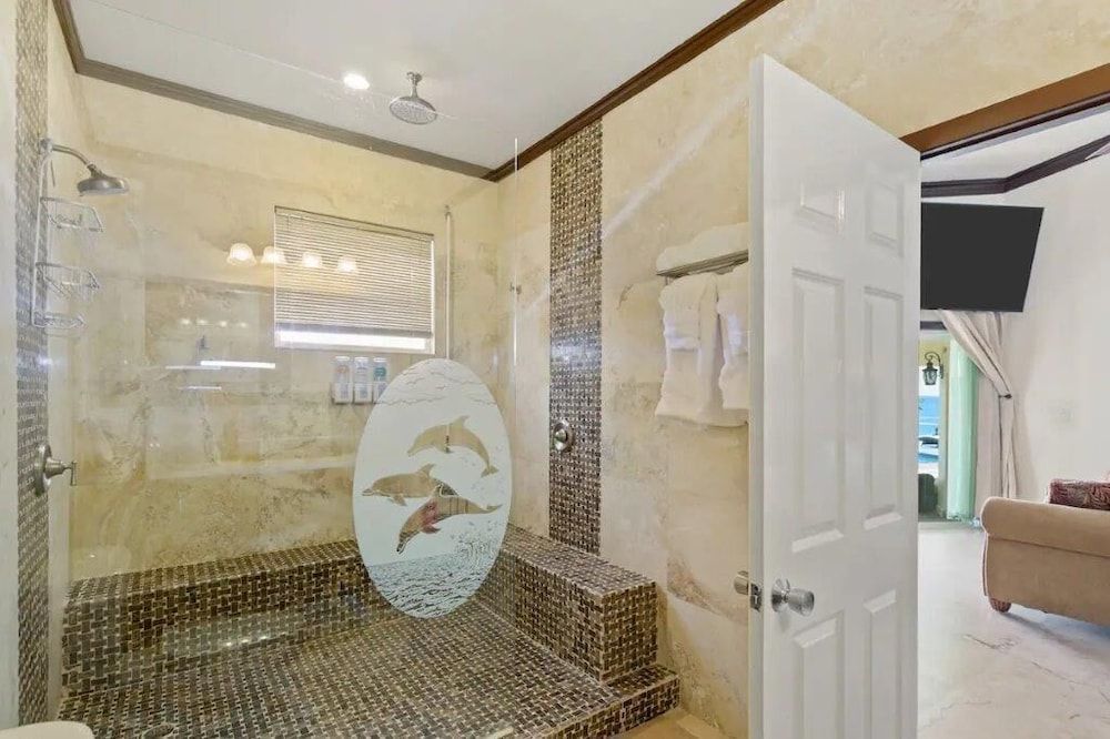 Beachfront Bliss: Private Retreat With Spectacular Views - Bathroom - 4