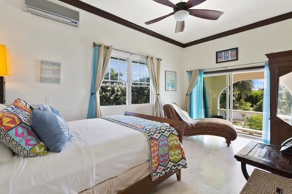 Beachfront Bliss: Private Retreat With Spectacular Views - Room - 2