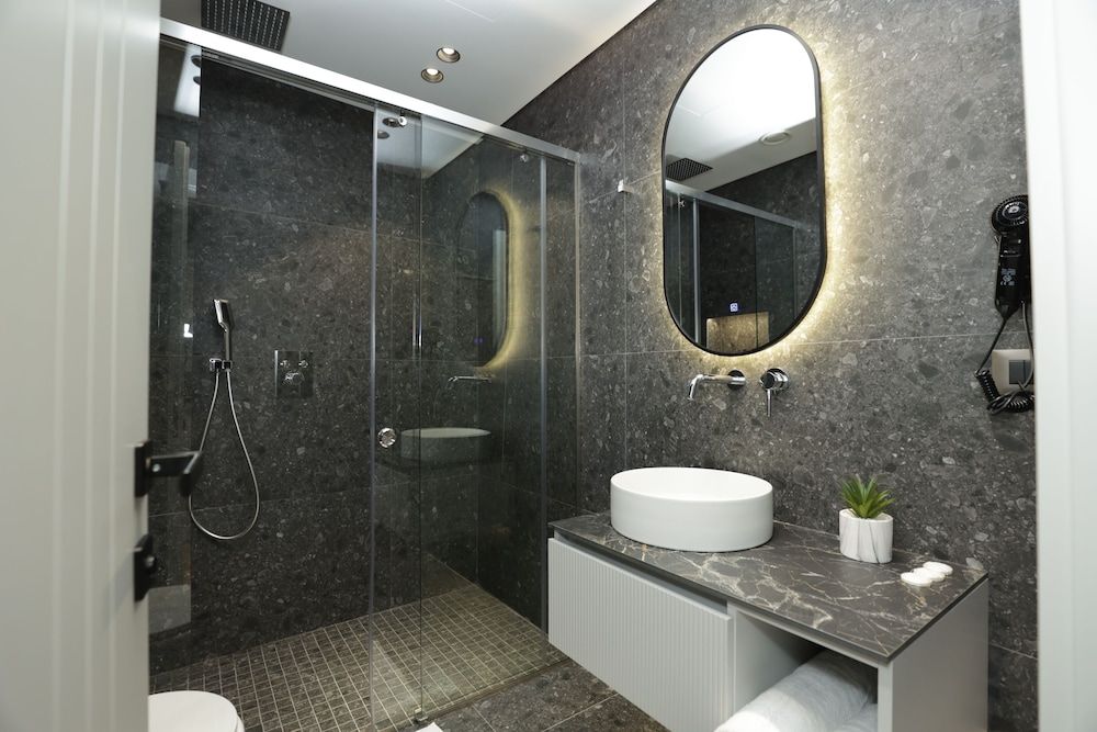 Gremmy Boutique Hotel - Bathroom - 1
