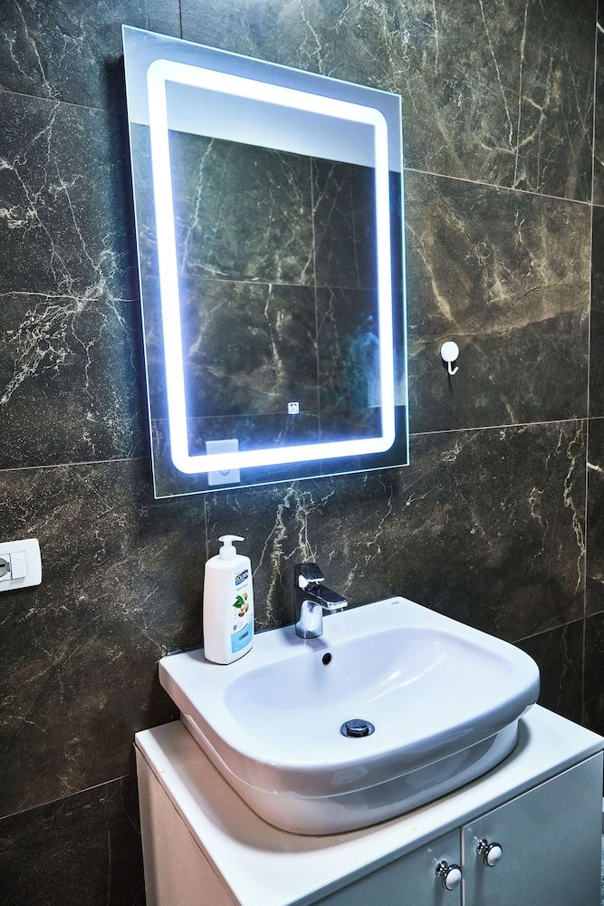 Kalpazo Home Tirana 21 - Bathroom - 4