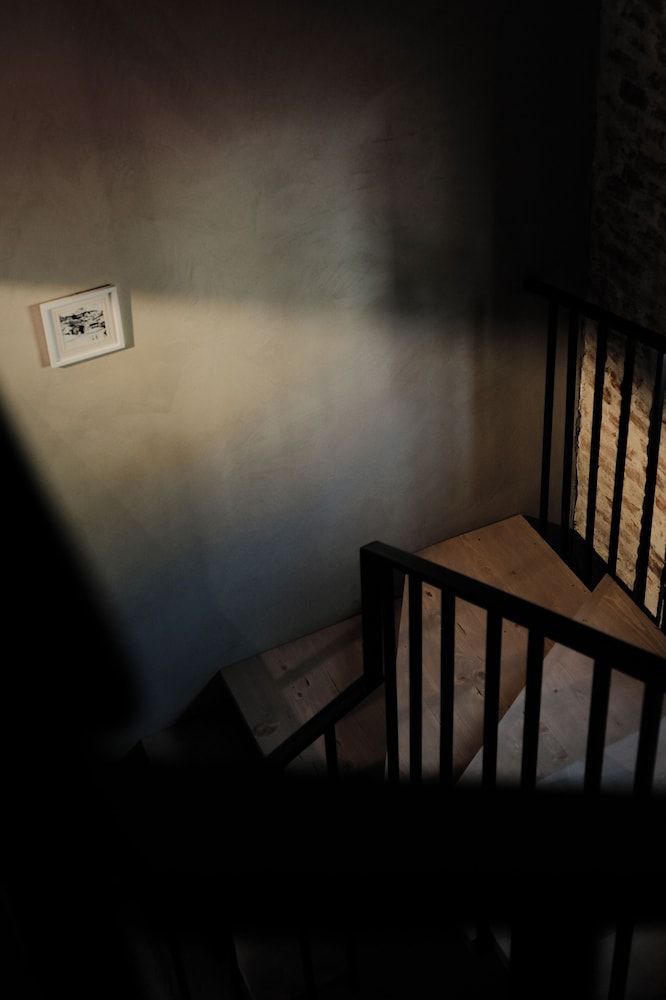 Faces & Places Boutique Hotel - Staircase - 3