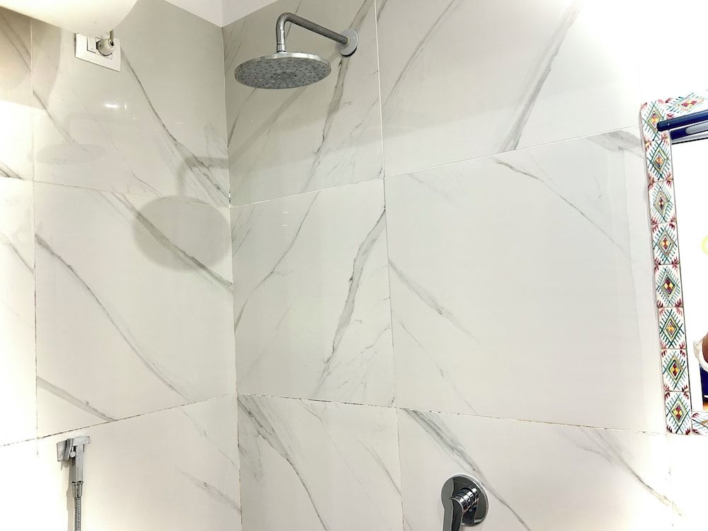 Tirana Budget Retreat Hotel - Bathroom - 3