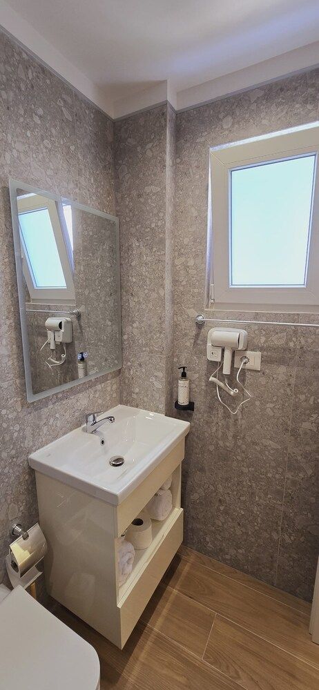 Arkle 2 Apartments - Bathroom - 3