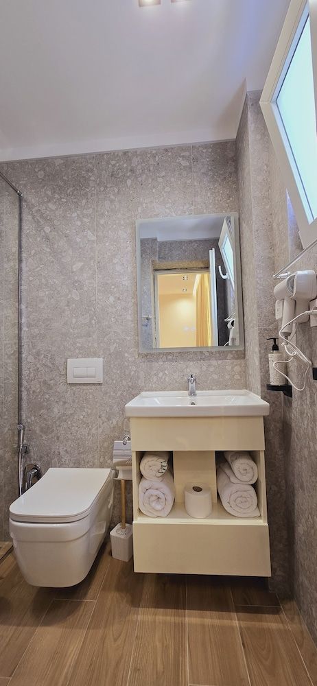 Arkle 2 Apartments - Bathroom - 2