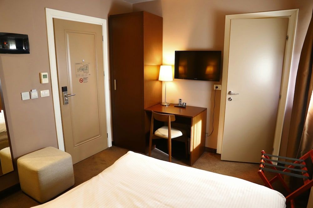Mondial Hotel - Room - 4